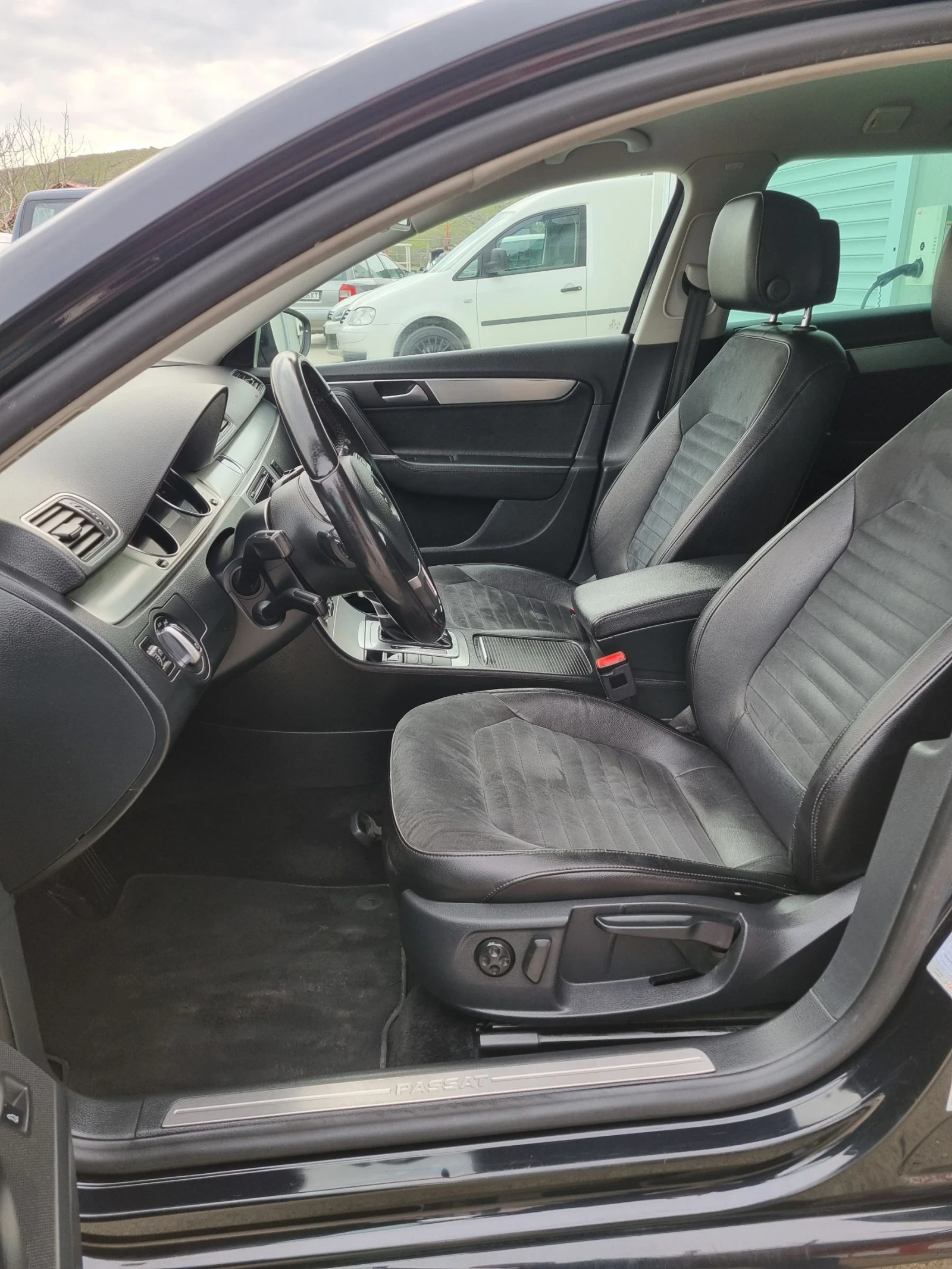 VW Passat 2.0tdi 140к.с Highline Led DSG автомат, снимка 9 - Автомобили и джипове - 54187210