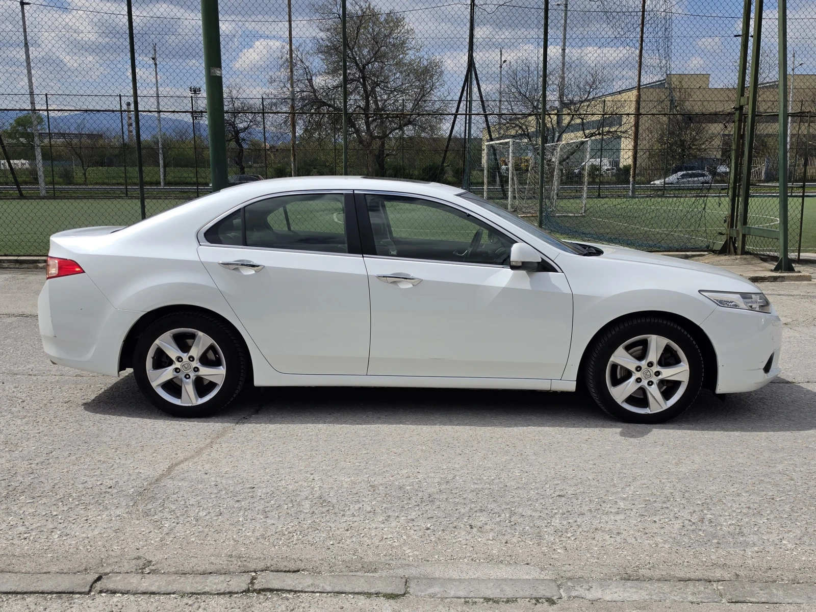 Honda Accord 2.4i-VTEC Дистроник Пълна сервизна история в ХОНДА, снимка 4 - Автомобили и джипове - 54236084