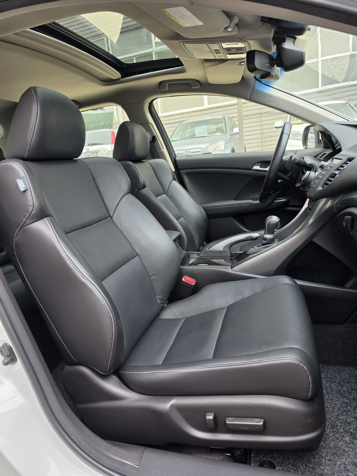 Honda Accord 2.4i-VTEC Дистроник Пълна сервизна история в ХОНДА, снимка 14 - Автомобили и джипове - 54236084