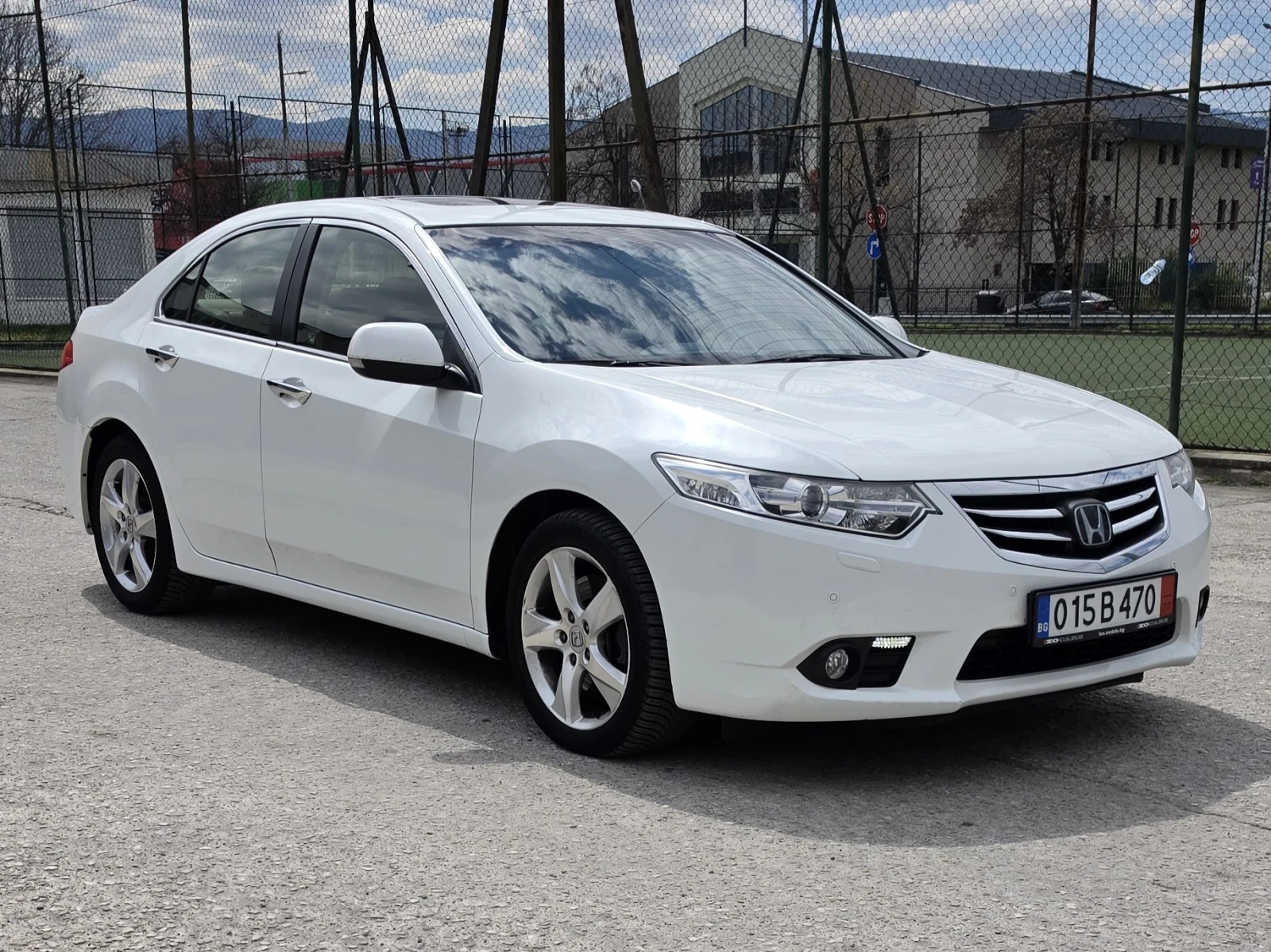 Honda Accord 2.4i-VTEC Дистроник Пълна сервизна история в ХОНДА, снимка 3 - Автомобили и джипове - 54236084