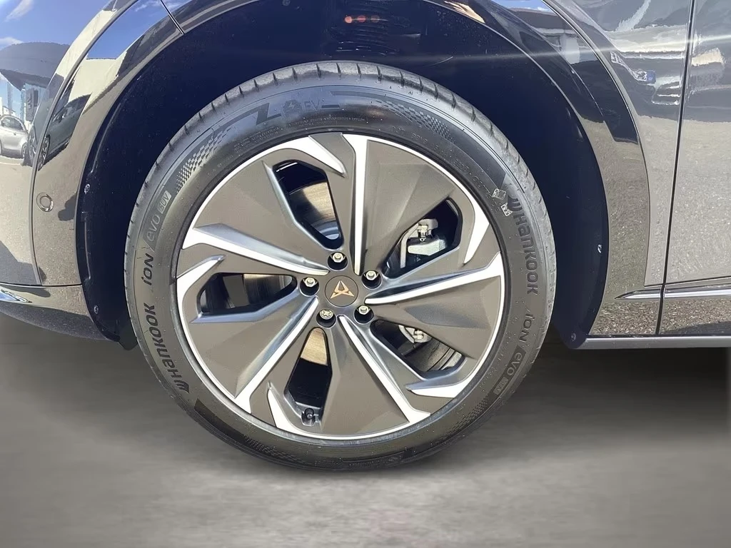 Cupra Tavascan VZ 84kWh 4DRIVE MATRIX-LED CAMERA , снимка 4 - Автомобили и джипове - 54346577