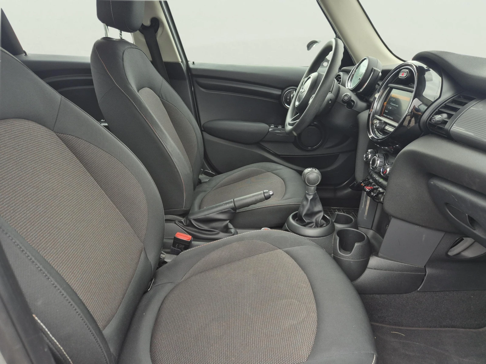 Mini Cooper 1.5 i, снимка 10 - Автомобили и джипове - 54647056