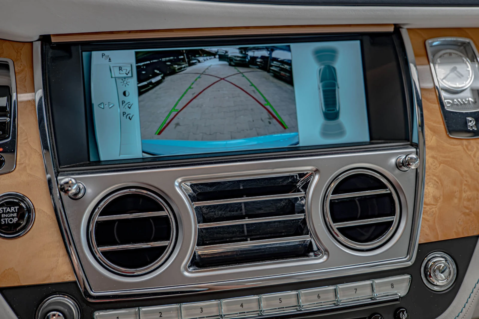 Rolls-Royce Dawn 6.6 V12/Two-Tone/Night Vision/Distronic/Lane Assis, снимка 12 - Автомобили и джипове - 55636269
