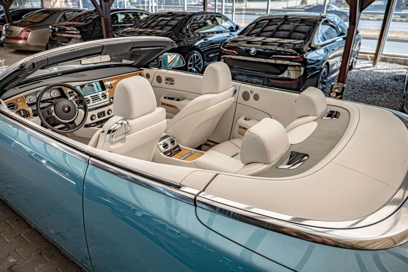 Rolls-Royce Dawn 6.6 V12/Two-Tone/Night Vision/Distronic/Lane Assis, снимка 7 - Автомобили и джипове - 55636269