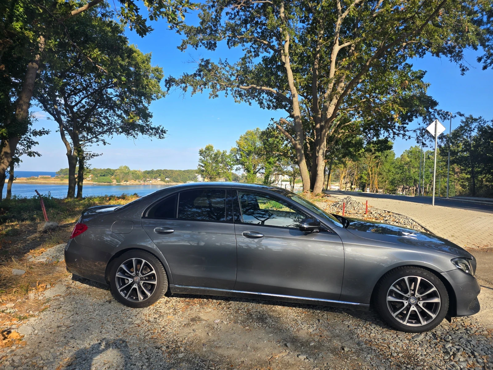 Mercedes-Benz E 220, снимка 11 - Автомобили и джипове - 55817493