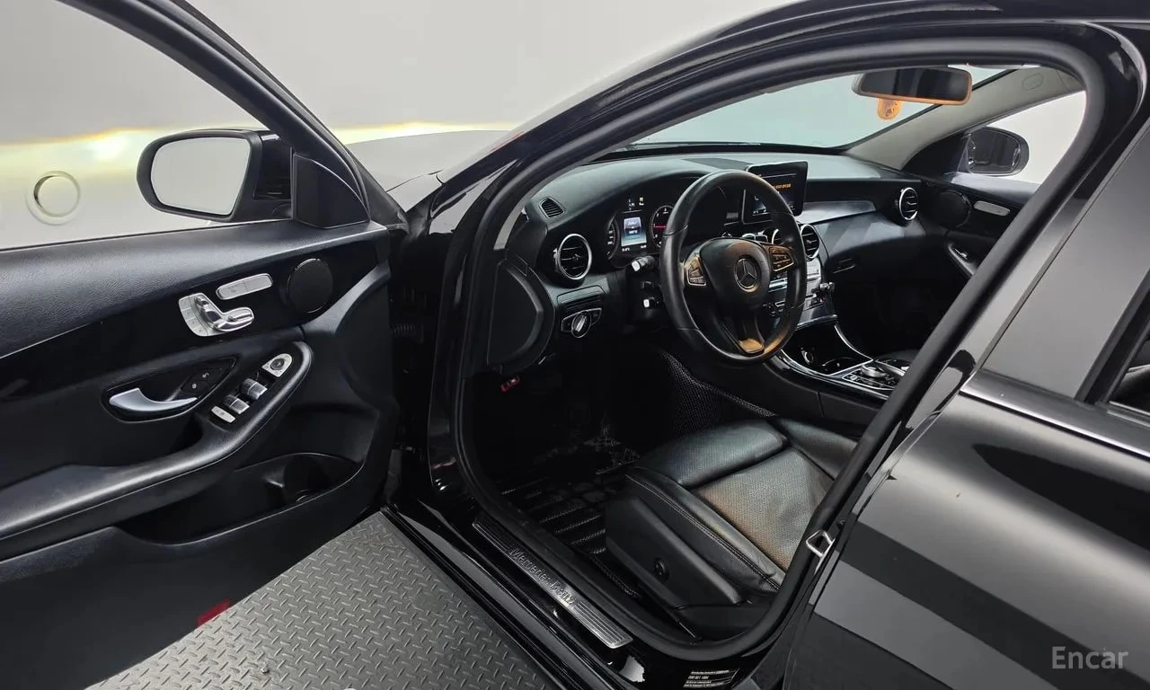 Mercedes-Benz C 200 LED* ПАНОРАМА* ФИКСИРАНА ЦЕНА ДО БЪЛГАРИЯ* , снимка 9 - Автомобили и джипове - 56104328