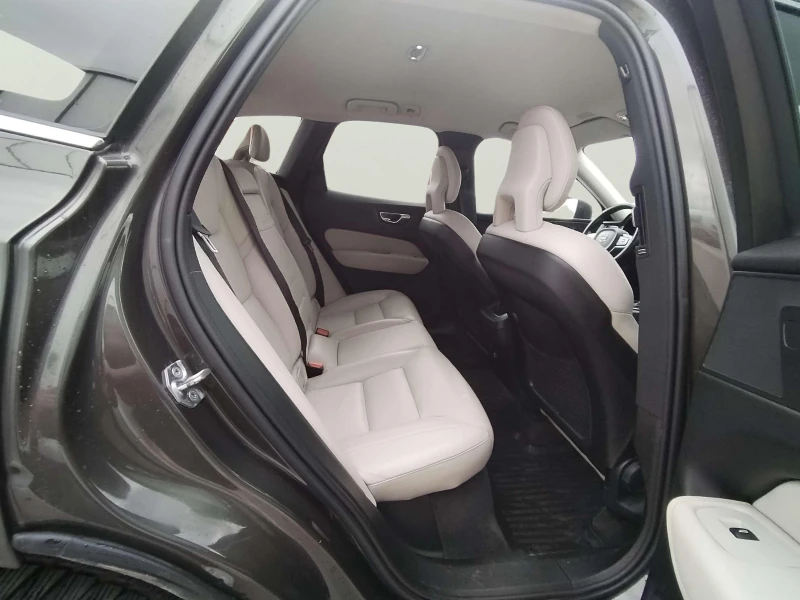 Volvo XC60 2.0 D5, снимка 10 - Автомобили и джипове - 53528894