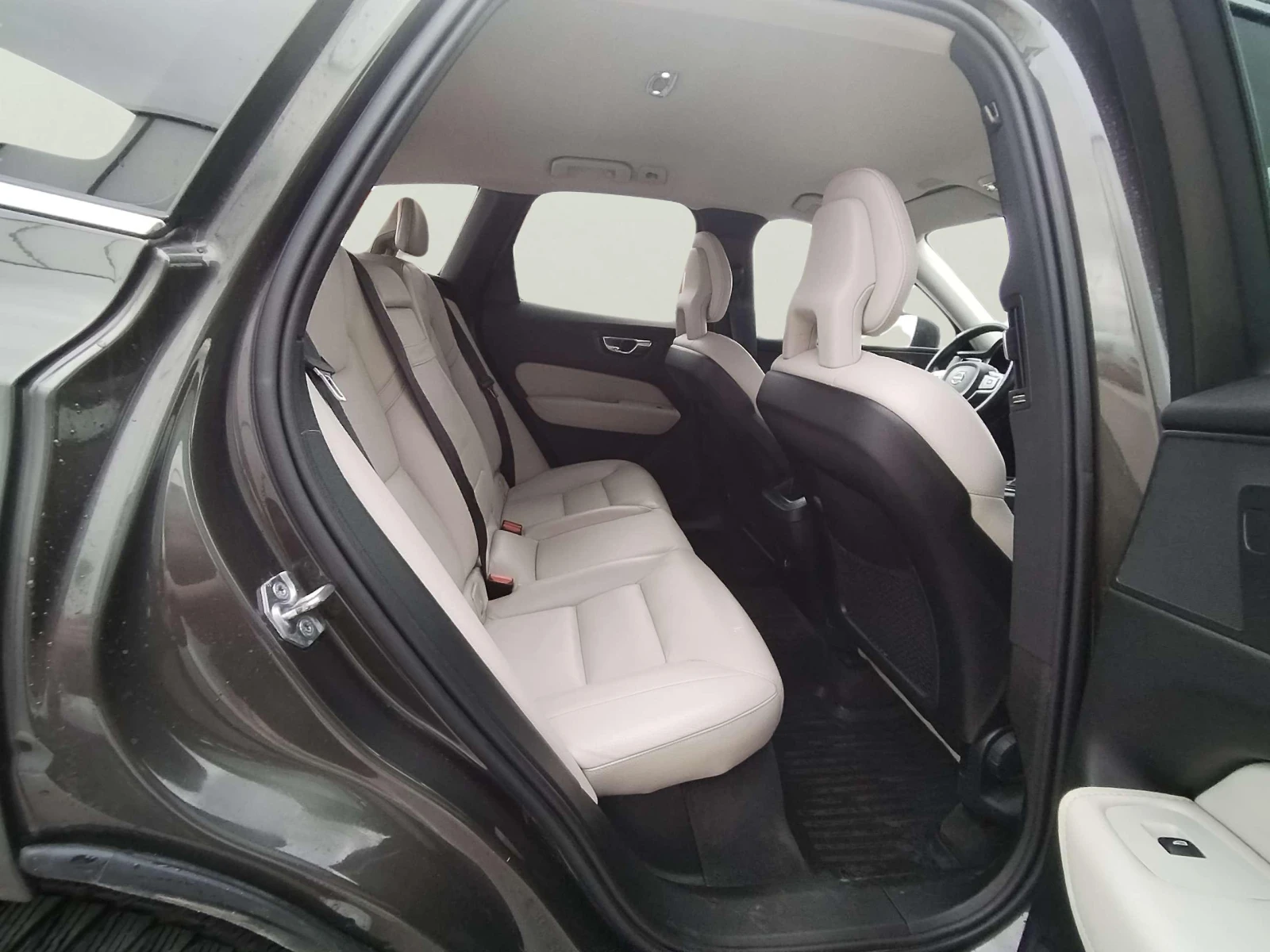 Volvo XC60 2.0 D5 - изображение 10