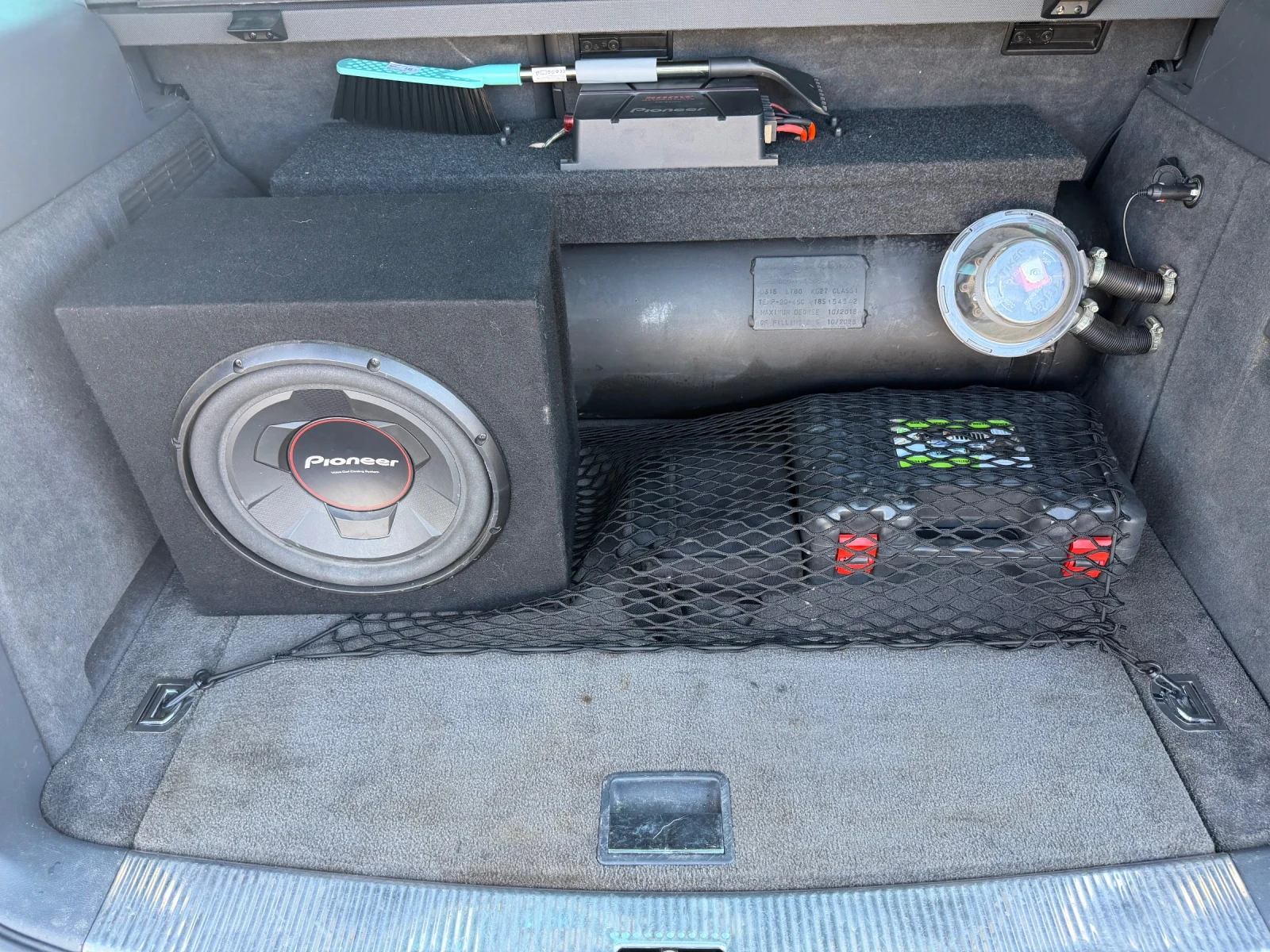 VW Touareg 4.2 INDIVIDUAL, снимка 13 - Автомобили и джипове - 54111067