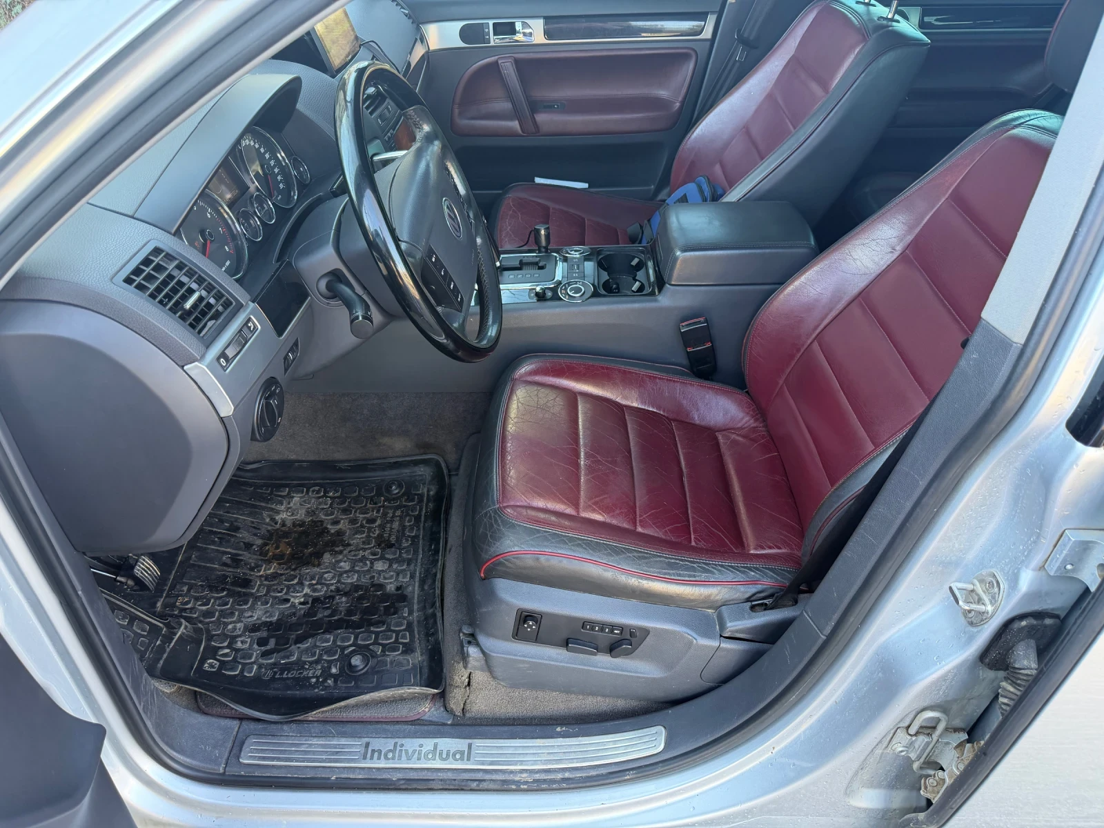 VW Touareg 4.2 INDIVIDUAL, снимка 9 - Автомобили и джипове - 54111067