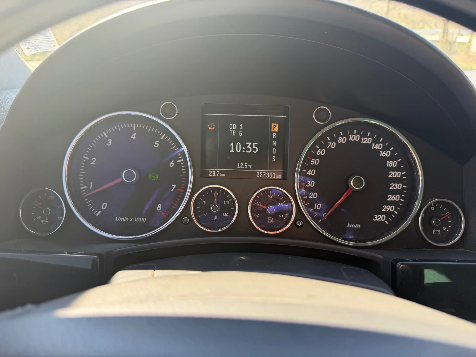 VW Touareg 4.2 INDIVIDUAL, снимка 16 - Автомобили и джипове - 54111067