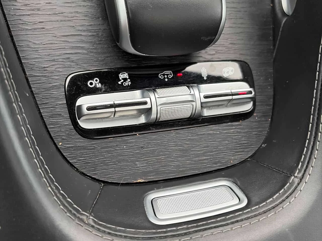 Mercedes-Benz GLE 53 4MATIC BURMESTER* 360* DISTRONIC* ОБДУХВАНЕ* АМБИЕНТНО* , снимка 12 - Автомобили и джипове - 54433376