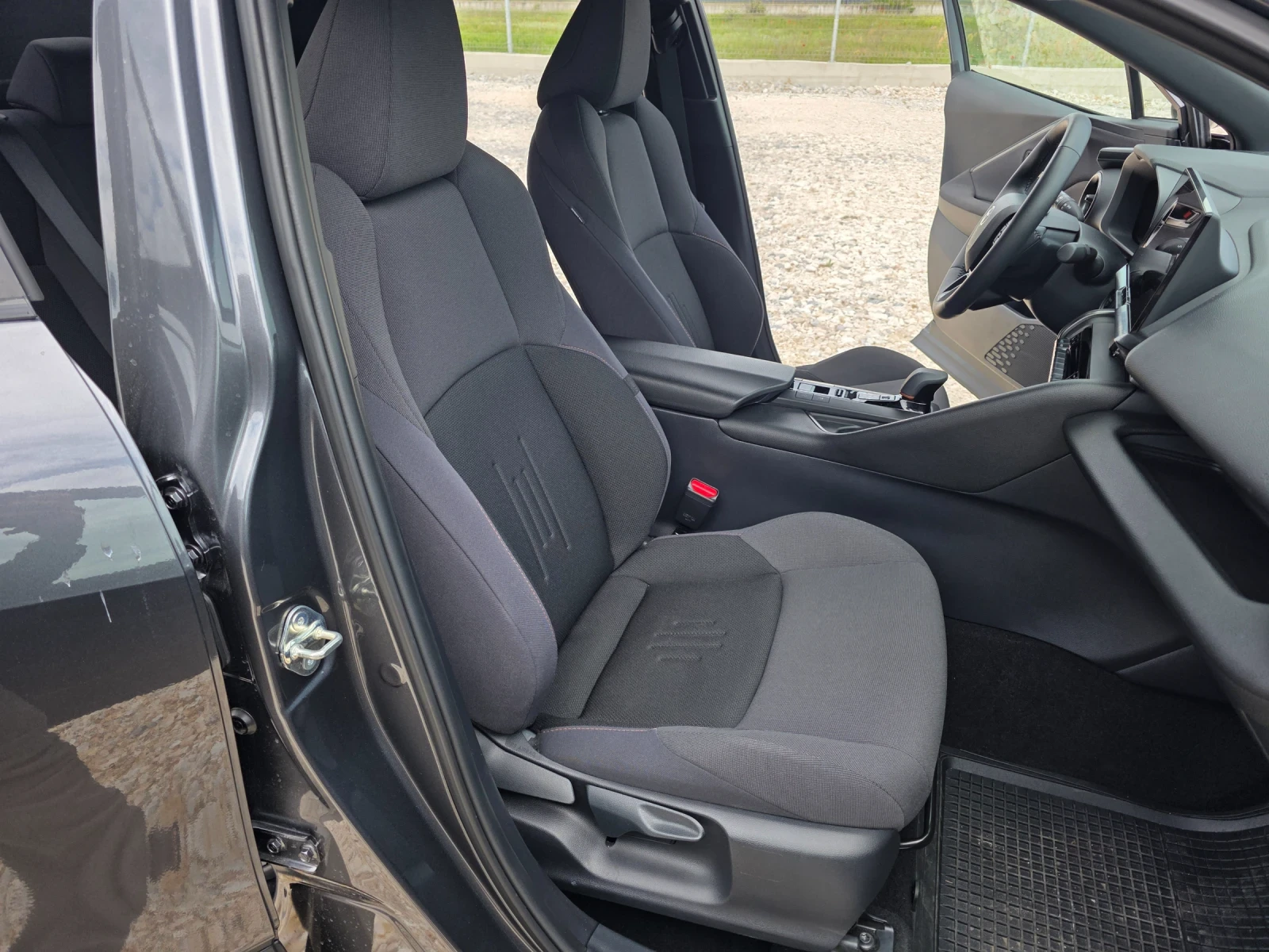 Toyota C-HR 1.8 HEV TEAM D в Гаранция Обслужен, снимка 8 - Автомобили и джипове - 54647248