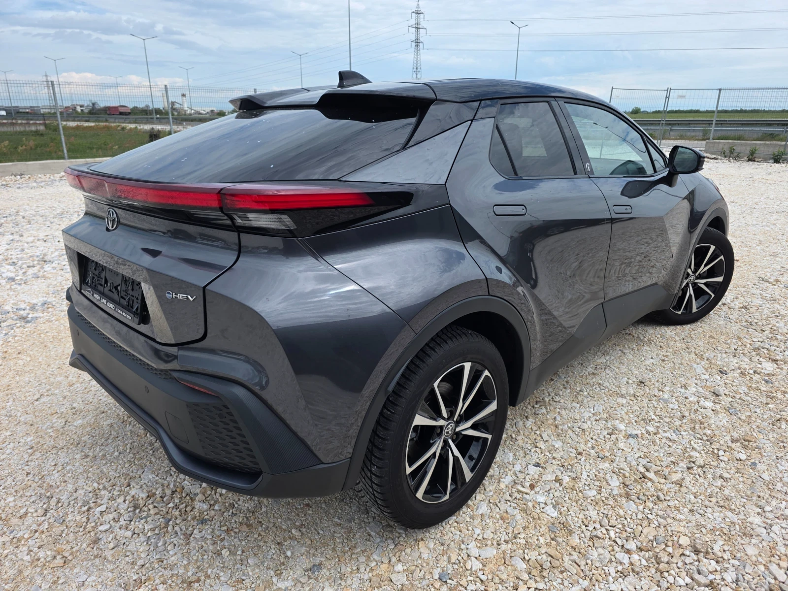Toyota C-HR 1.8 HEV TEAM D в Гаранция Обслужен, снимка 4 - Автомобили и джипове - 54647248
