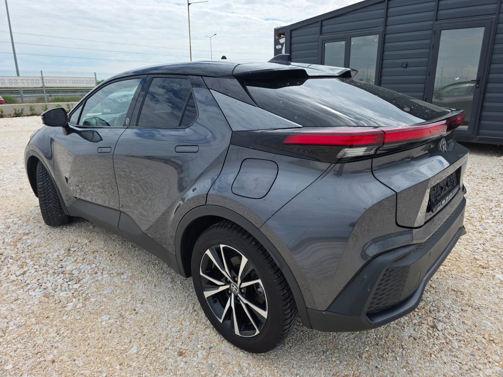 Toyota C-HR 1.8 HEV TEAM D в Гаранция Обслужен, снимка 3 - Автомобили и джипове - 54647248