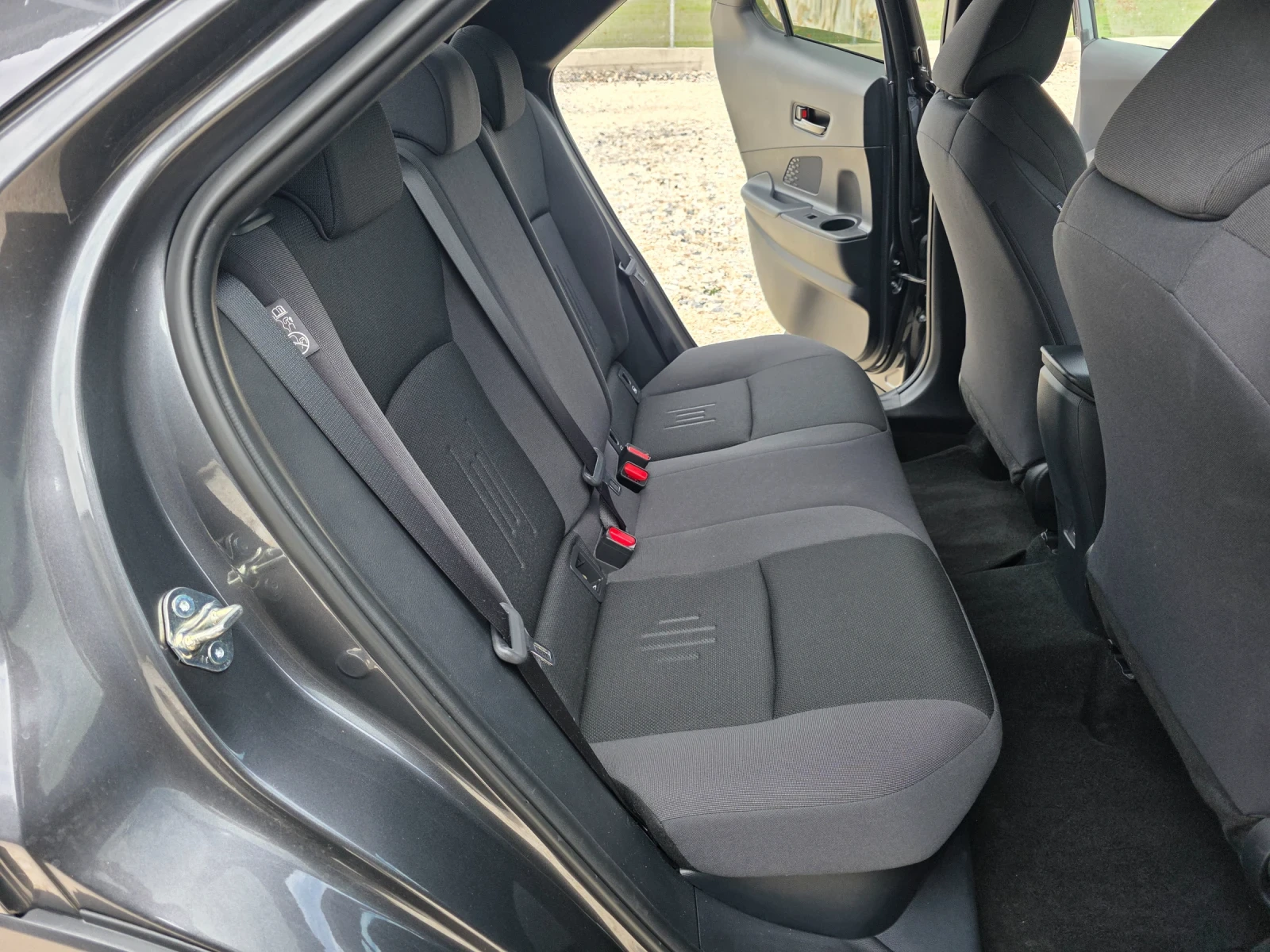 Toyota C-HR 1.8 HEV TEAM D в Гаранция Обслужен, снимка 9 - Автомобили и джипове - 54647248