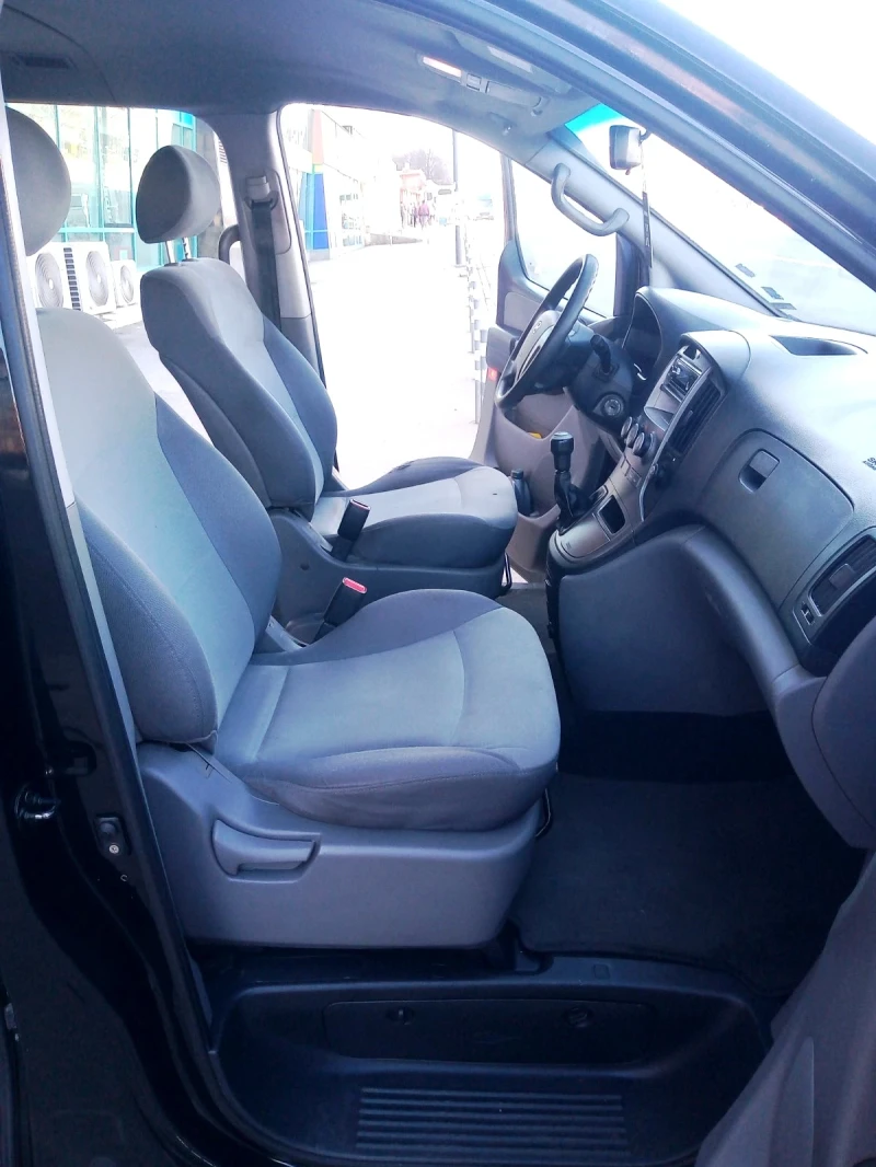 Hyundai H1 2.5.163кс.ПЕРФЕКТЕН!!!!, снимка 12 - Бусове и автобуси - 49536284