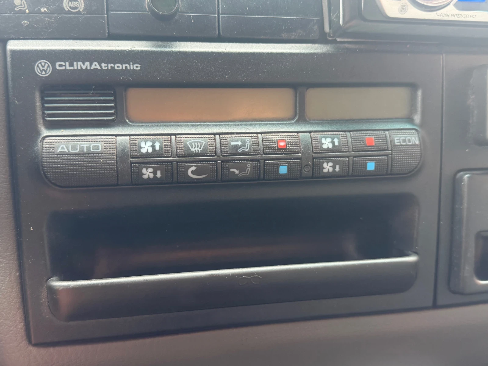 VW Caravelle, снимка 12 - Бусове и автобуси - 54959830