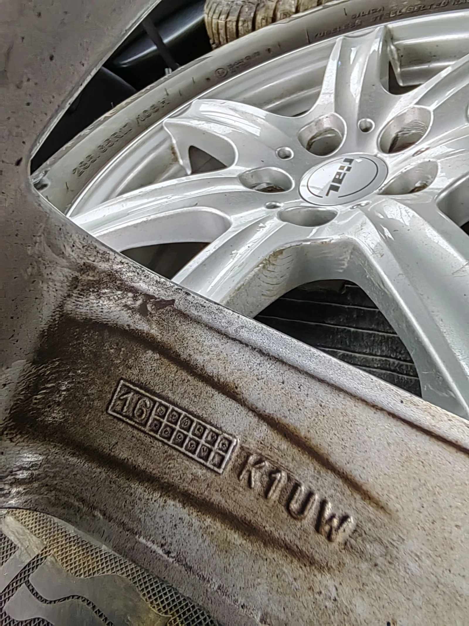    235/65R17  Hyundai Santa fe | Mobile.bg   10