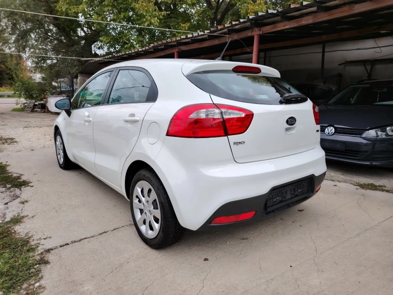 Kia Rio 1.1, снимка 2 - Автомобили и джипове - 47546431