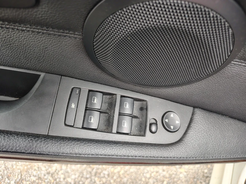 BMW 330 Facelift, снимка 11 - Автомобили и джипове - 51850646