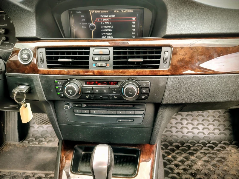 BMW 330 Facelift, снимка 8 - Автомобили и джипове - 51850646