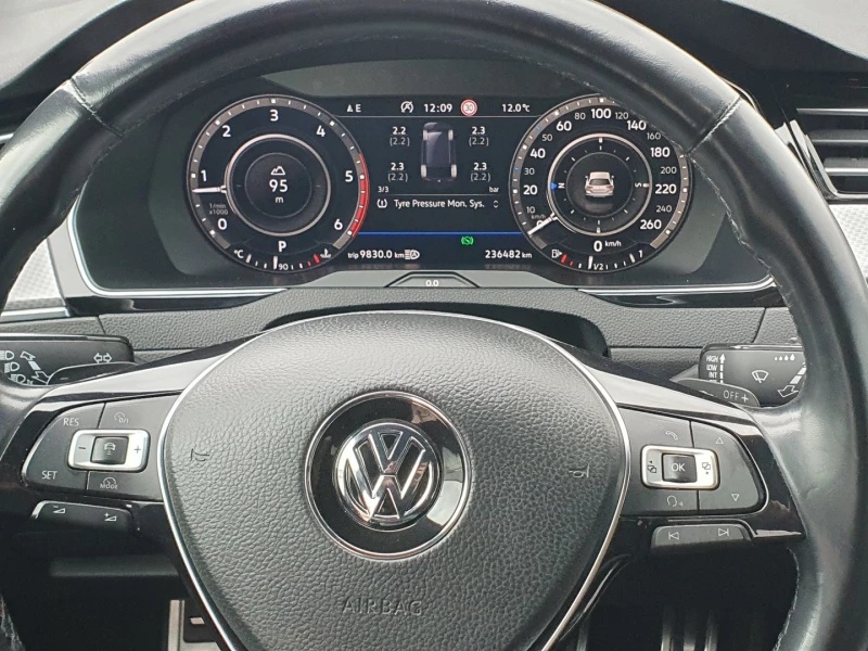 VW Passat 2.0TDI BMT 4MOTION, снимка 7 - Автомобили и джипове - 52686236