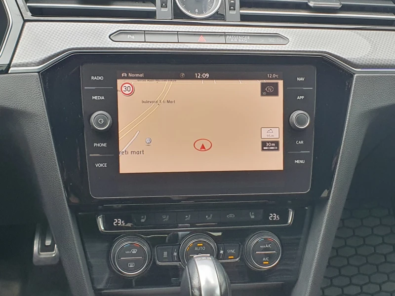 VW Passat 2.0TDI BMT 4MOTION, снимка 8 - Автомобили и джипове - 52686236