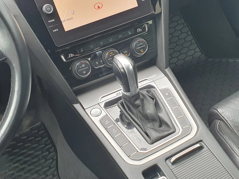 VW Passat 2.0TDI BMT 4MOTION, снимка 13 - Автомобили и джипове - 52686236