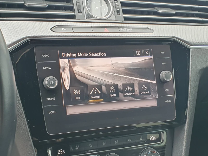 VW Passat 2.0TDI BMT 4MOTION, снимка 12 - Автомобили и джипове - 52686236