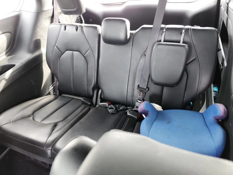 Chrysler Pacifica * TOURING L * CARFAX * БЕЗ ПЪРВОНАЧАЛНА ВНОСКА, снимка 13 - Автомобили и джипове - 53268975