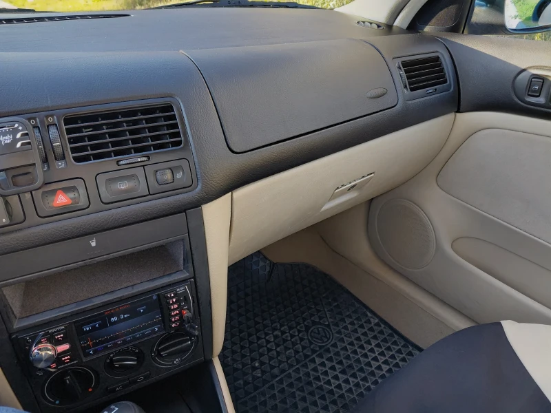 VW Bora 1.6, 101, SR, бензин + газ, снимка 8 - Автомобили и джипове - 53589926