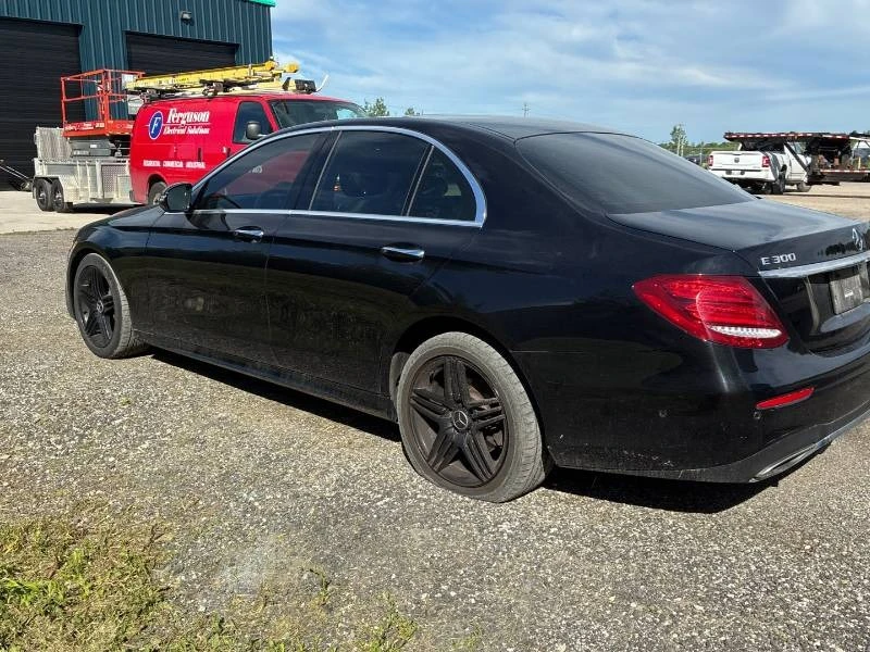 Mercedes-Benz E 300 * 4MATIC * 360 * CARFAX * ОПЦИЯ ЗА ФИНАНСИРАНЕ, снимка 7 - Автомобили и джипове - 55317580