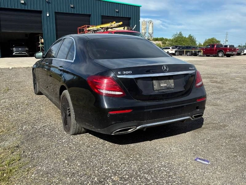 Mercedes-Benz E 300 * 4MATIC * 360 * CARFAX * ОПЦИЯ ЗА ФИНАНСИРАНЕ, снимка 8 - Автомобили и джипове - 55317580