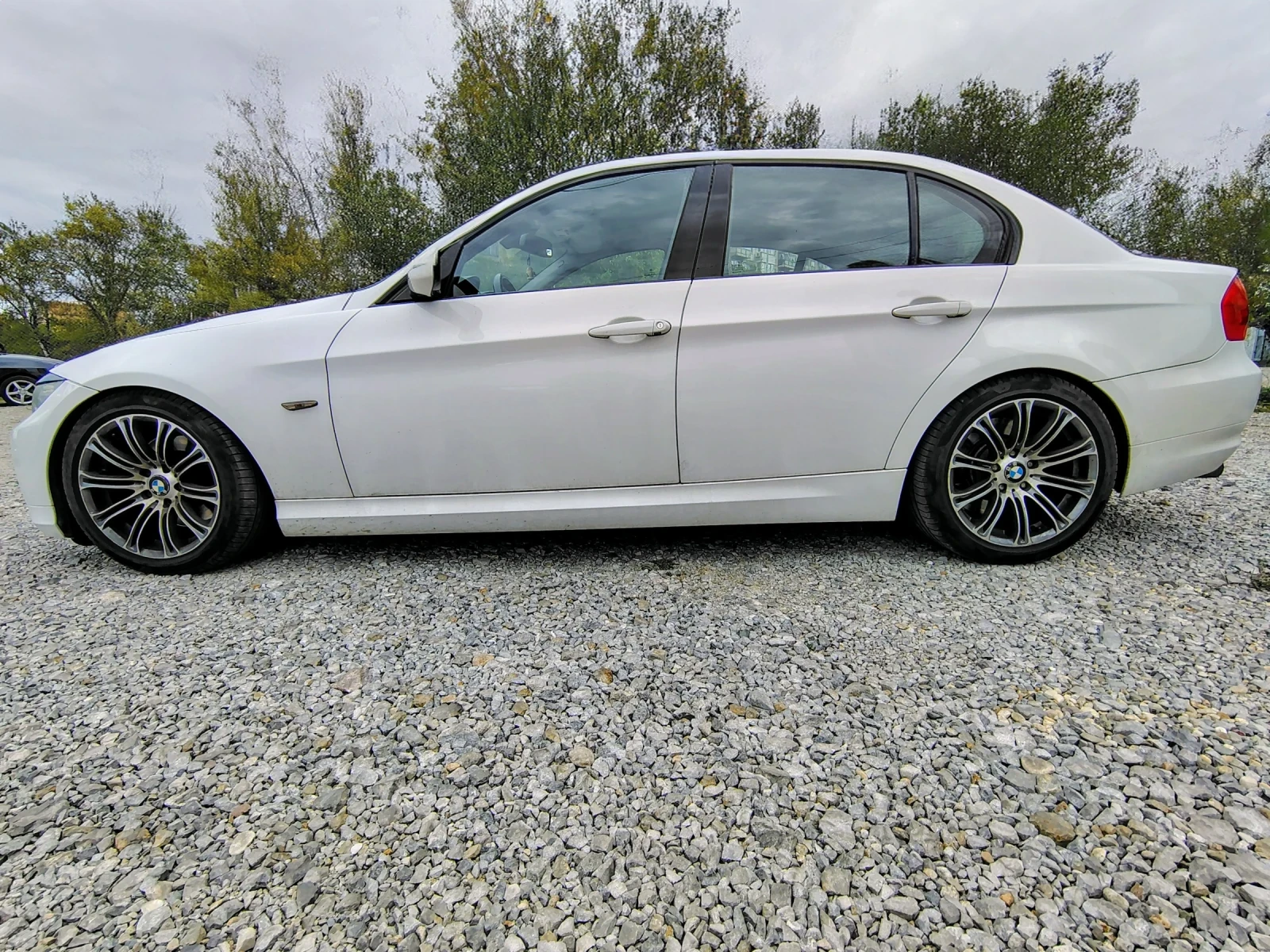 BMW 330 Facelift, снимка 1