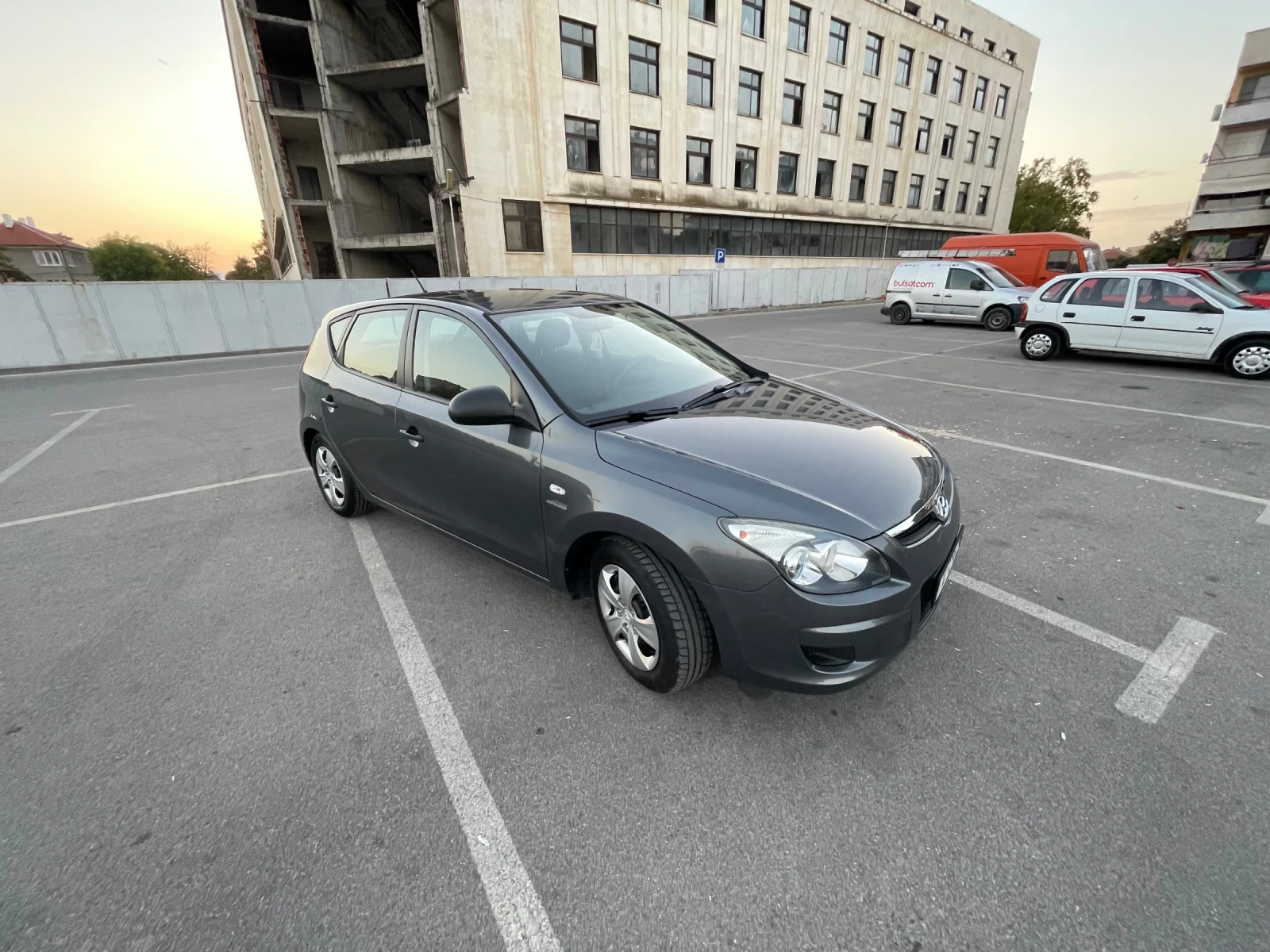 Hyundai I30 1.4i, 109 кс, бензин, хечбек, Euro 4 - изображение 3