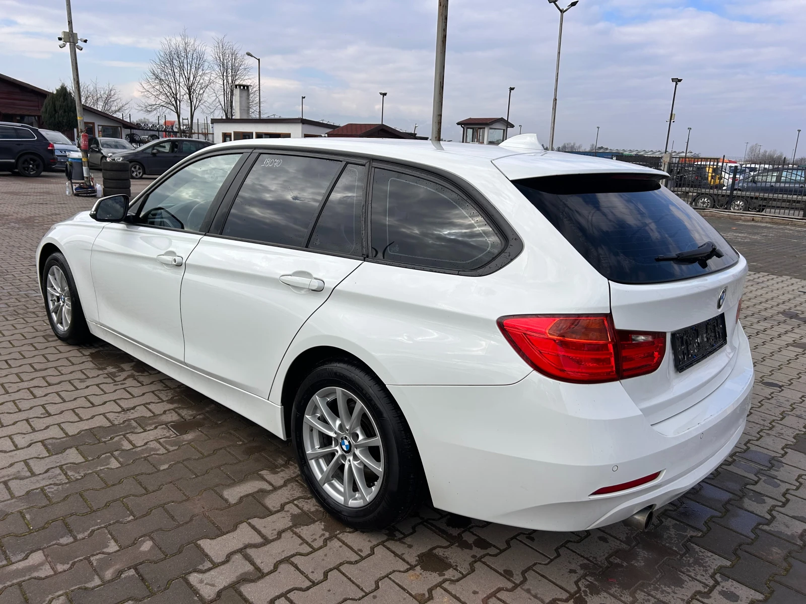 BMW 318 D NAVI EURO 5 - изображение 8