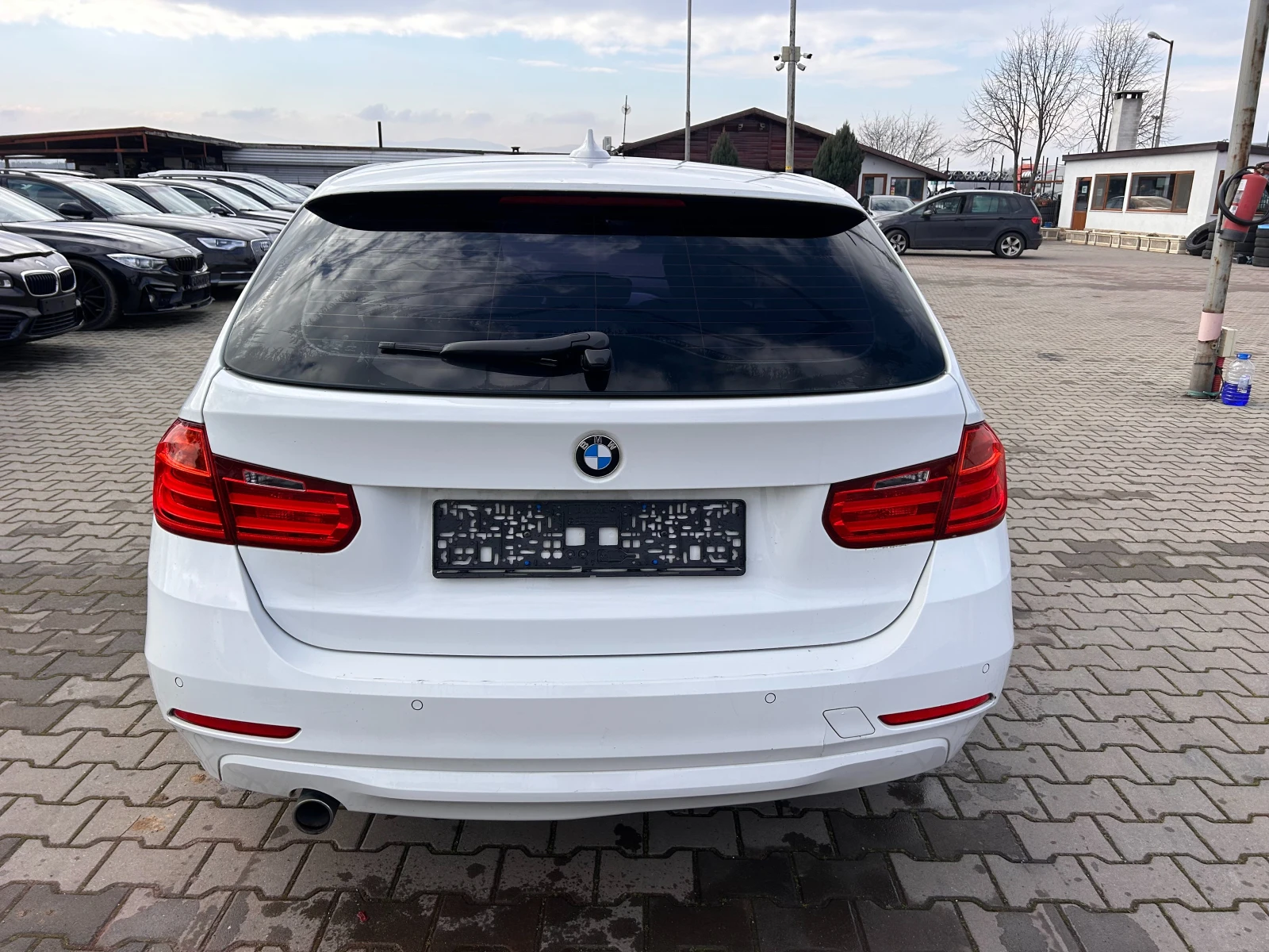 BMW 318 D NAVI EURO 5 - изображение 7