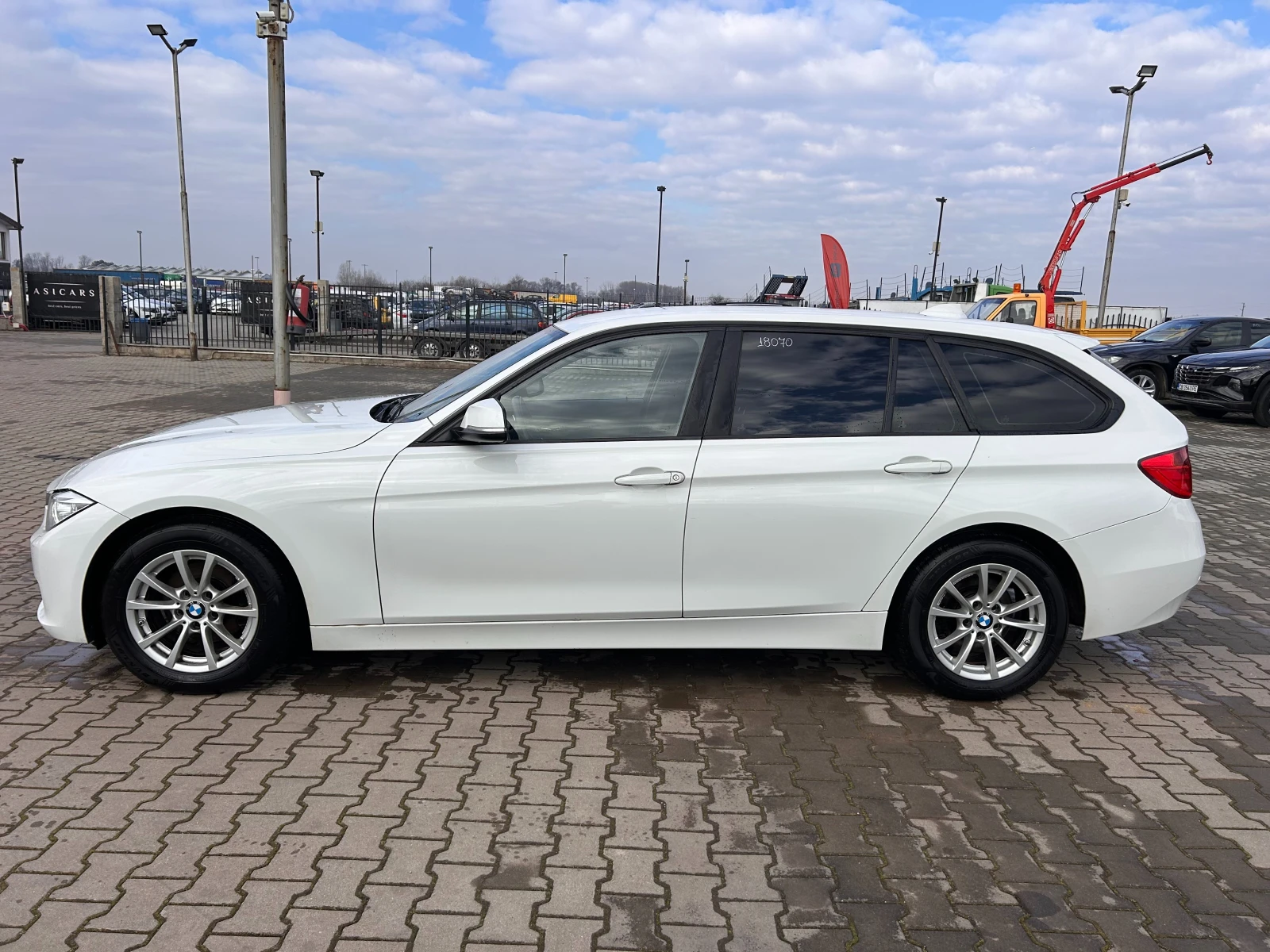 BMW 318 D NAVI EURO 5 - изображение 9