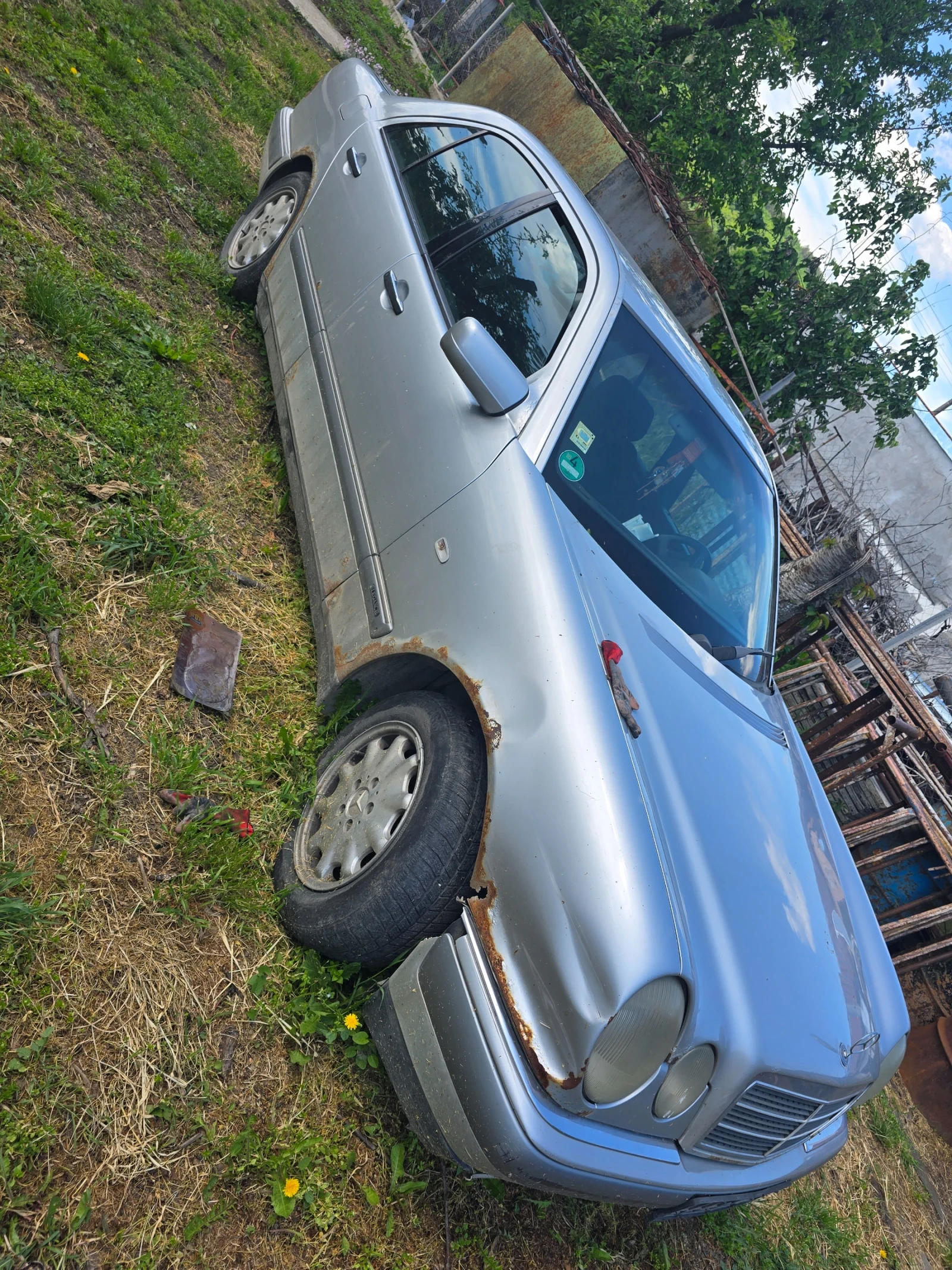 Mercedes-Benz E 200  - изображение 3