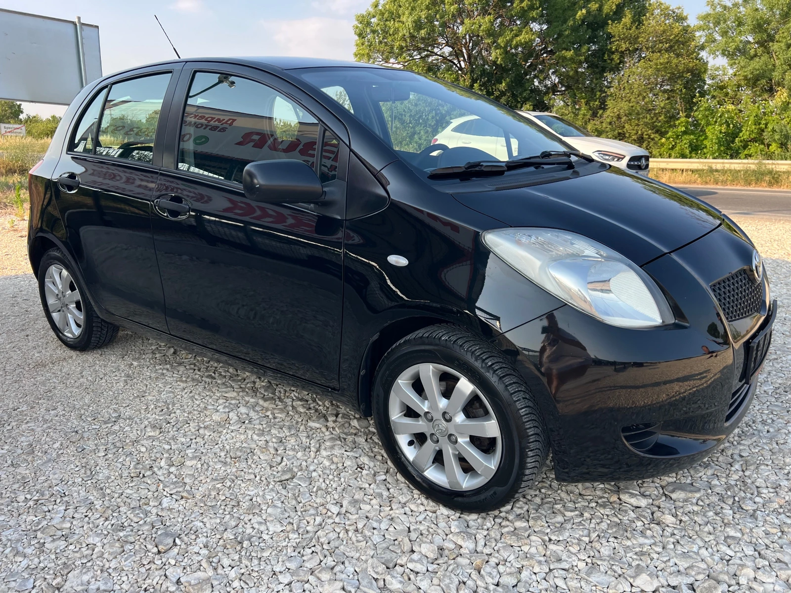 Toyota Yaris 1.3 VVTi/87p.s-5 vrati/klima - изображение 2