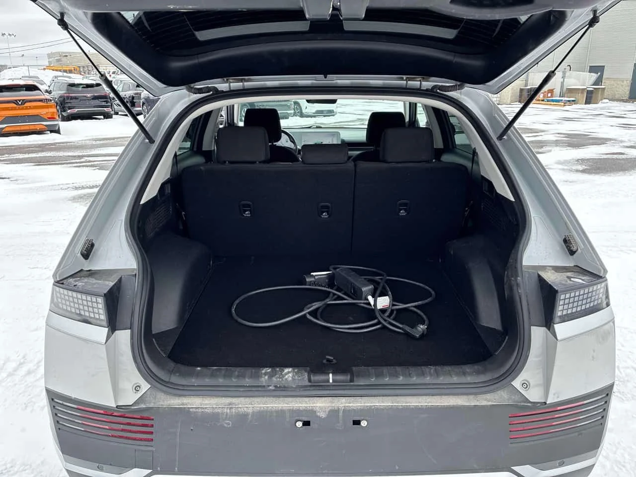 Hyundai Ioniq 5 Preferred * ОБДУХВАНЕ * ПОДГРЕВ * КЛИП , снимка 13 - Автомобили и джипове - 53953862