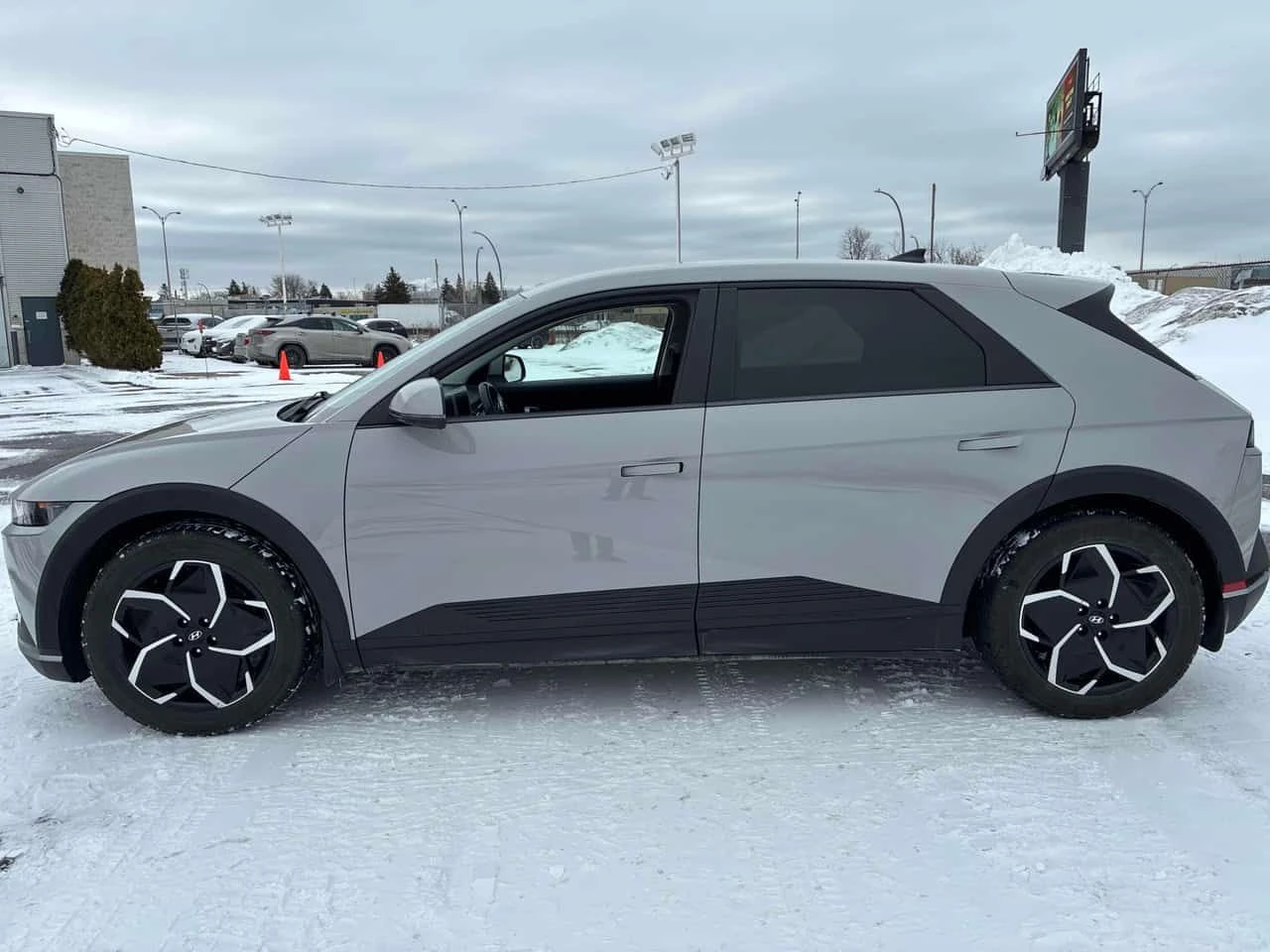 Hyundai Ioniq 5 Preferred * ОБДУХВАНЕ * ПОДГРЕВ * КЛИП , снимка 3 - Автомобили и джипове - 53953862