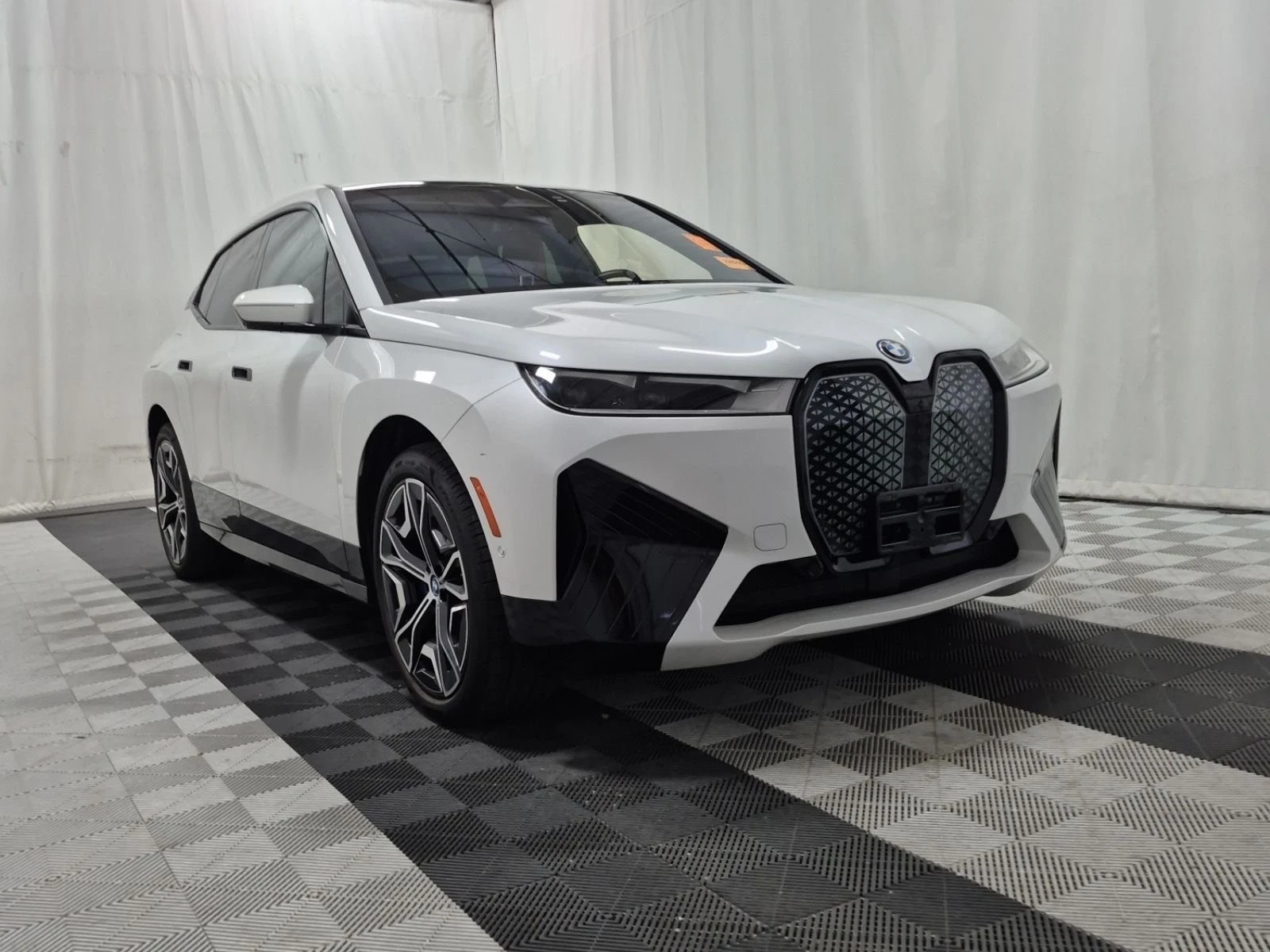 BMW iX 8 ГОДИНИ ГАРАНЦИЯ, снимка 2 - Автомобили и джипове - 55222436
