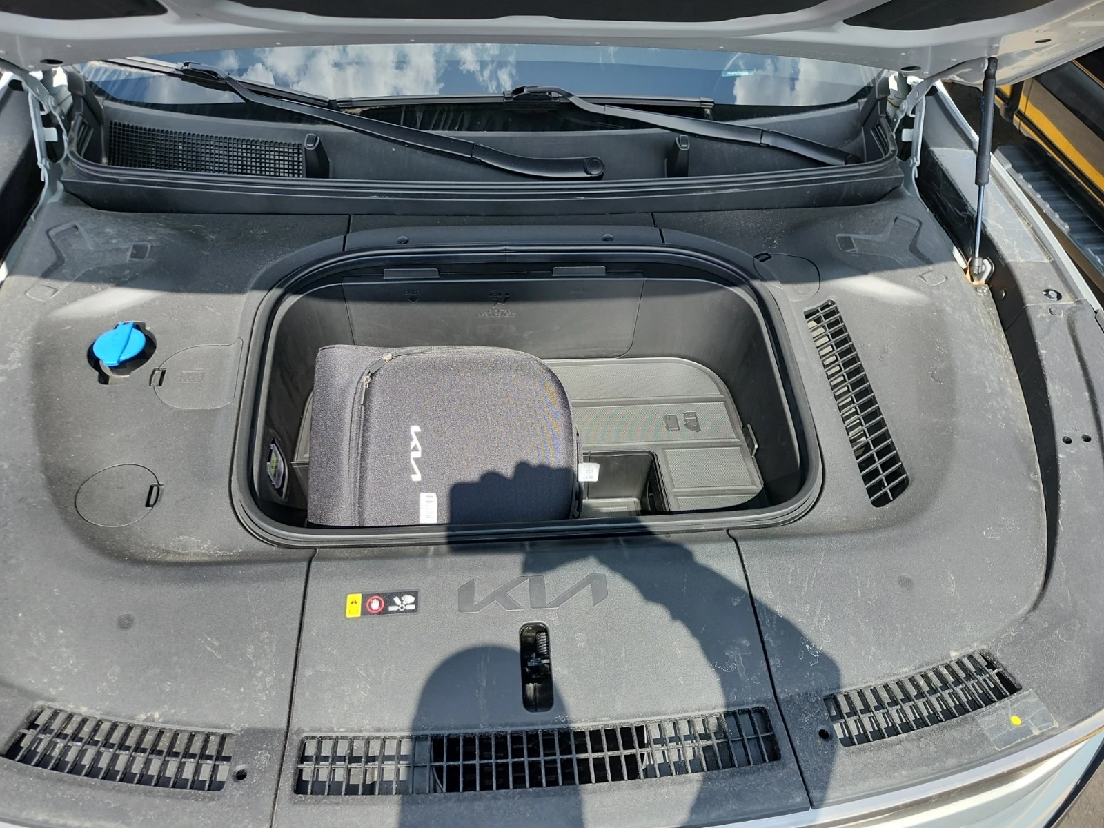 Kia EV9 Land AWD | Зимни+ Летни, снимка 16 - Автомобили и джипове - 55756021