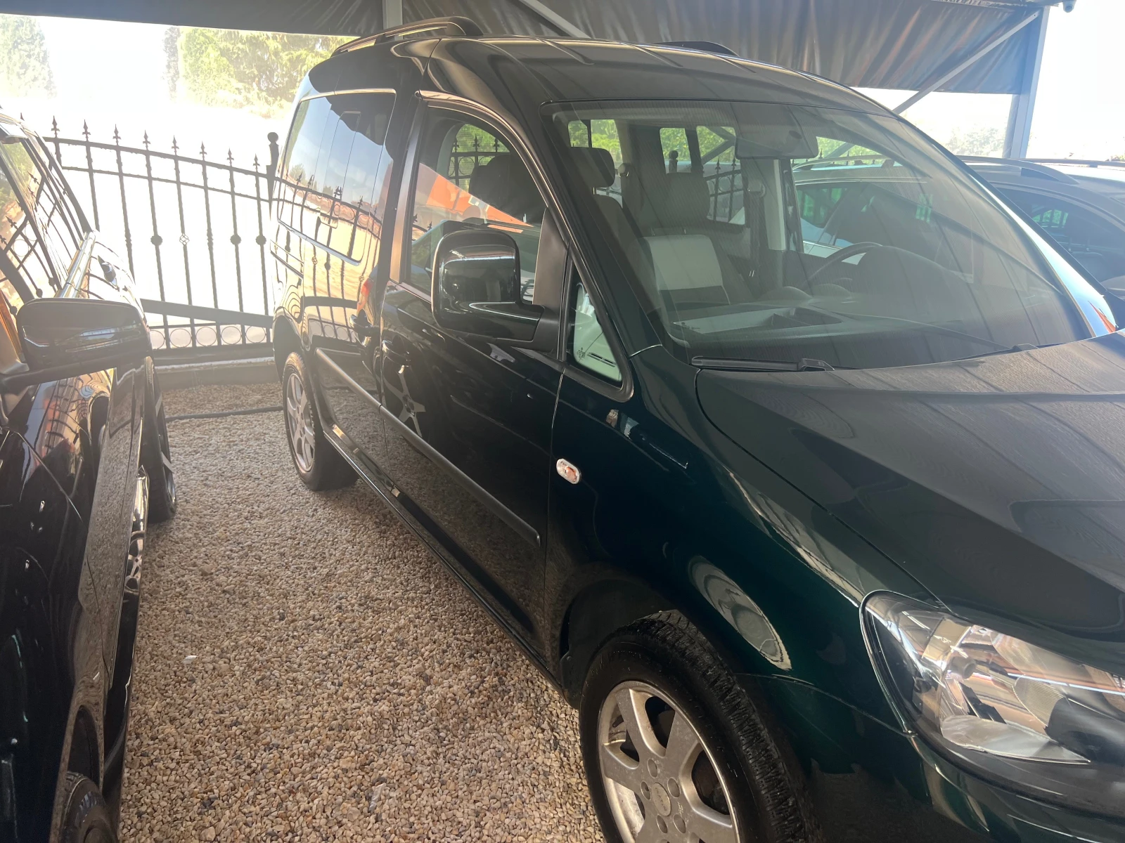 VW Caddy Германия перфект, снимка 4 - Автомобили и джипове - 55948442
