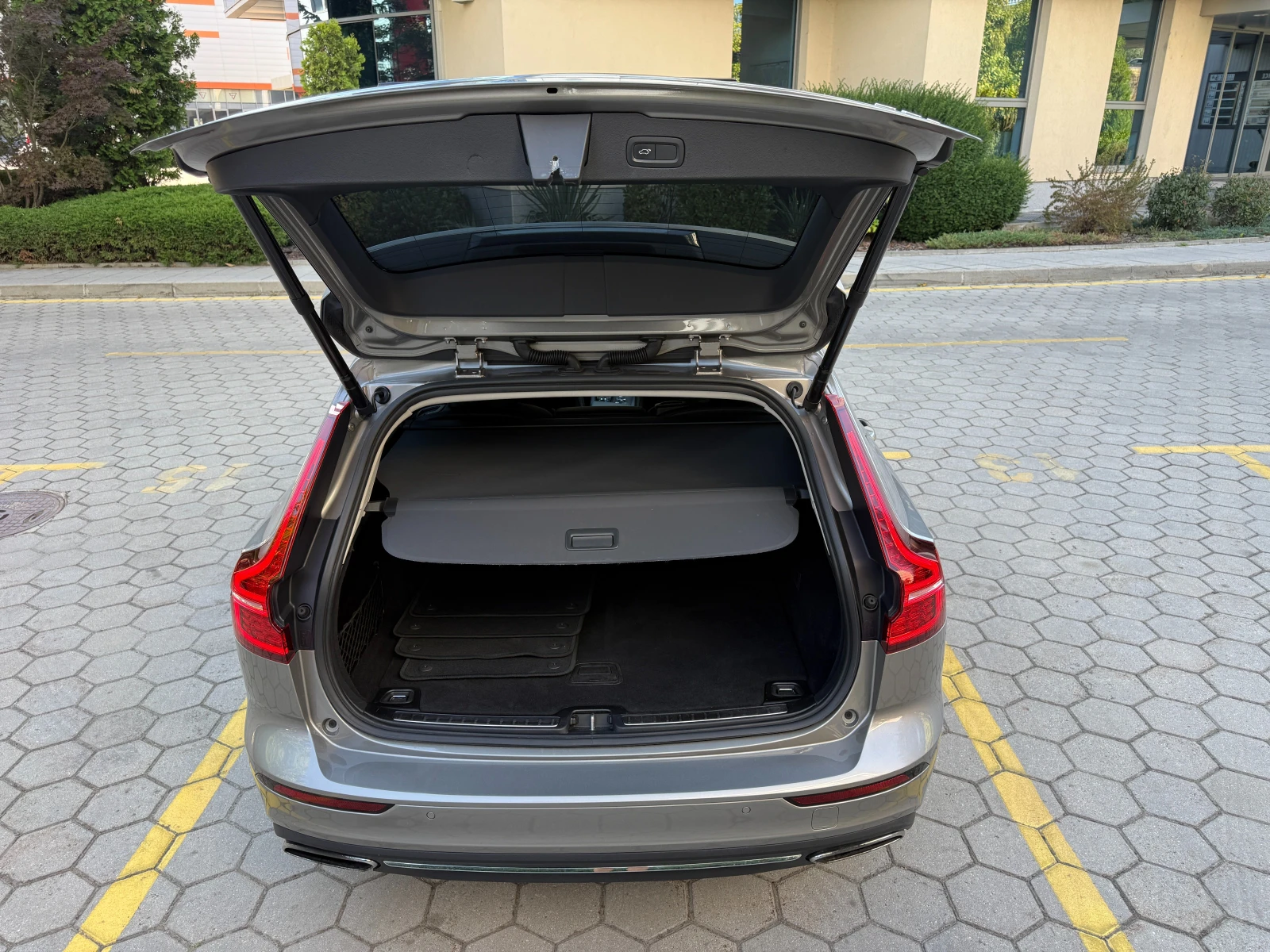 Volvo V60 2.0D* INSCRIPTION* , снимка 12 - Автомобили и джипове - 55998660