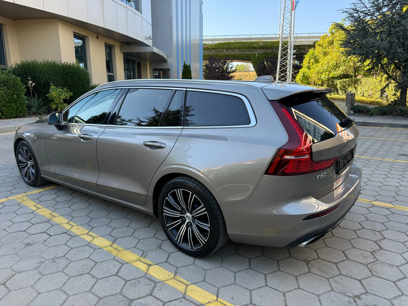 Volvo V60 2.0D* INSCRIPTION* , снимка 6 - Автомобили и джипове - 55998660