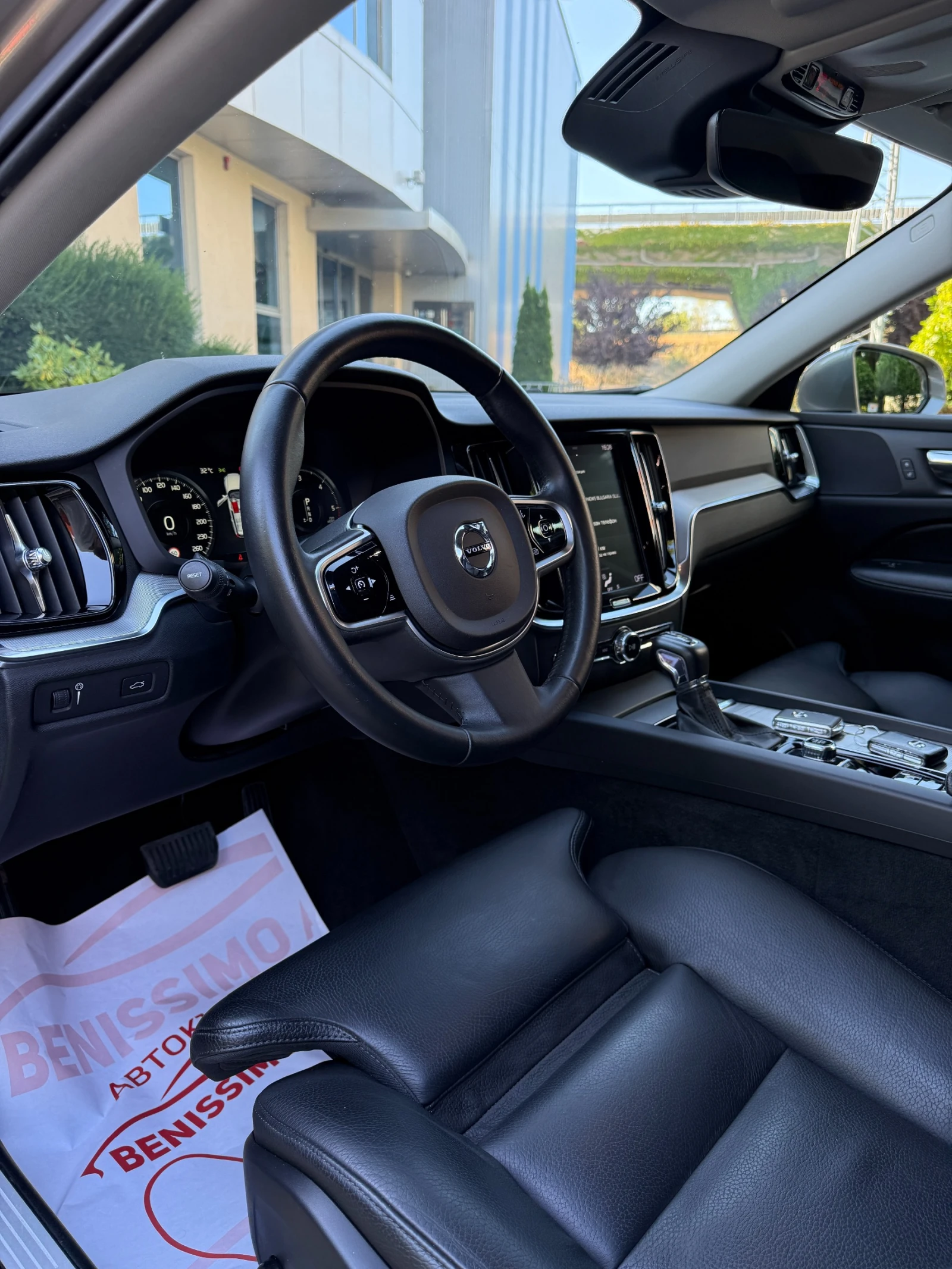 Volvo V60 2.0D* INSCRIPTION* , снимка 11 - Автомобили и джипове - 55998660
