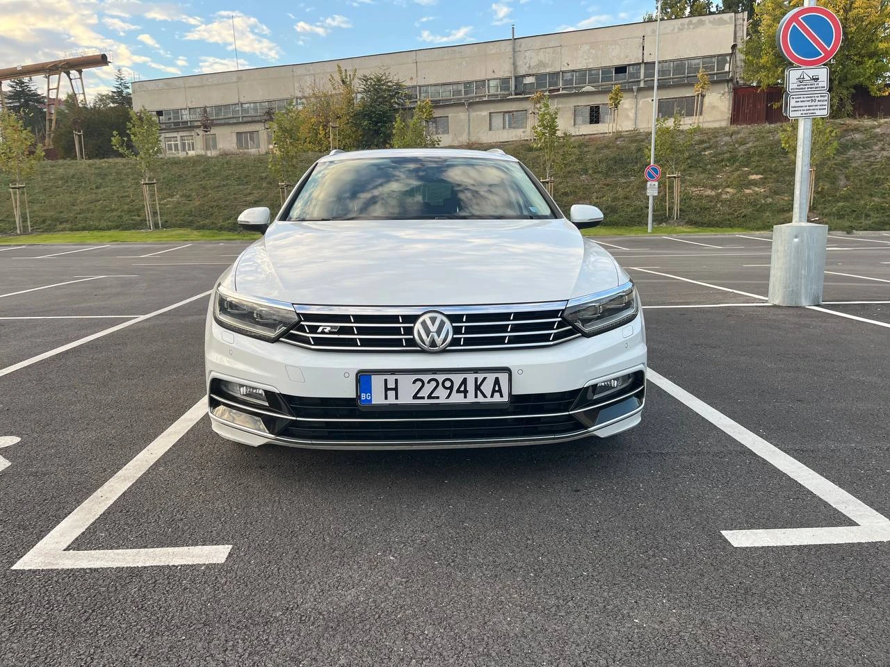 VW Passat R-Line B8 Variant, снимка 3 - Автомобили и джипове - 56616913